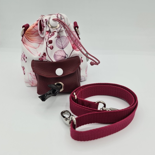 Futterbeutel zum umhängen weiß-bordeaux-rosa Blüten